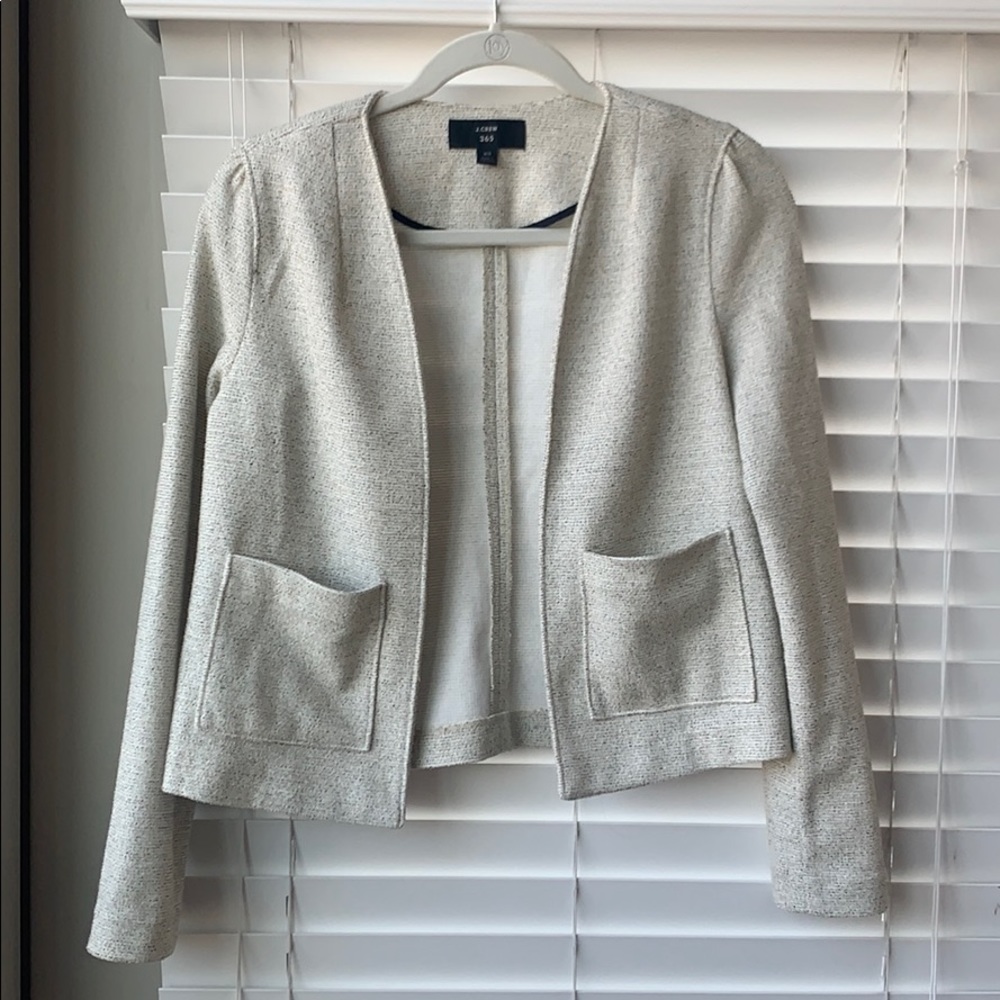 White/speckled jacket